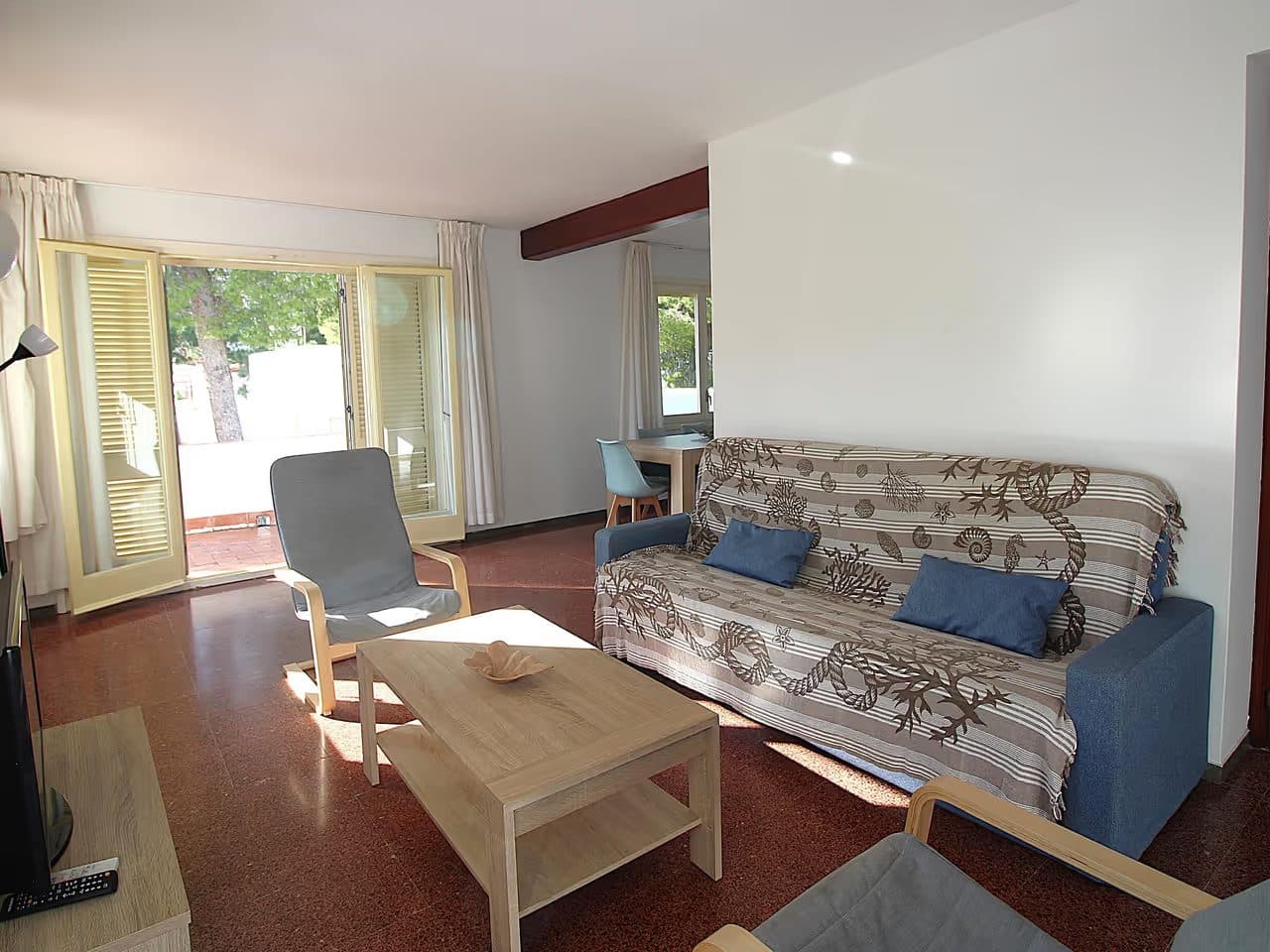 Maison individuelle spacieuse à 100m de la plage avec jardin privé et terrasses, proche du port 4