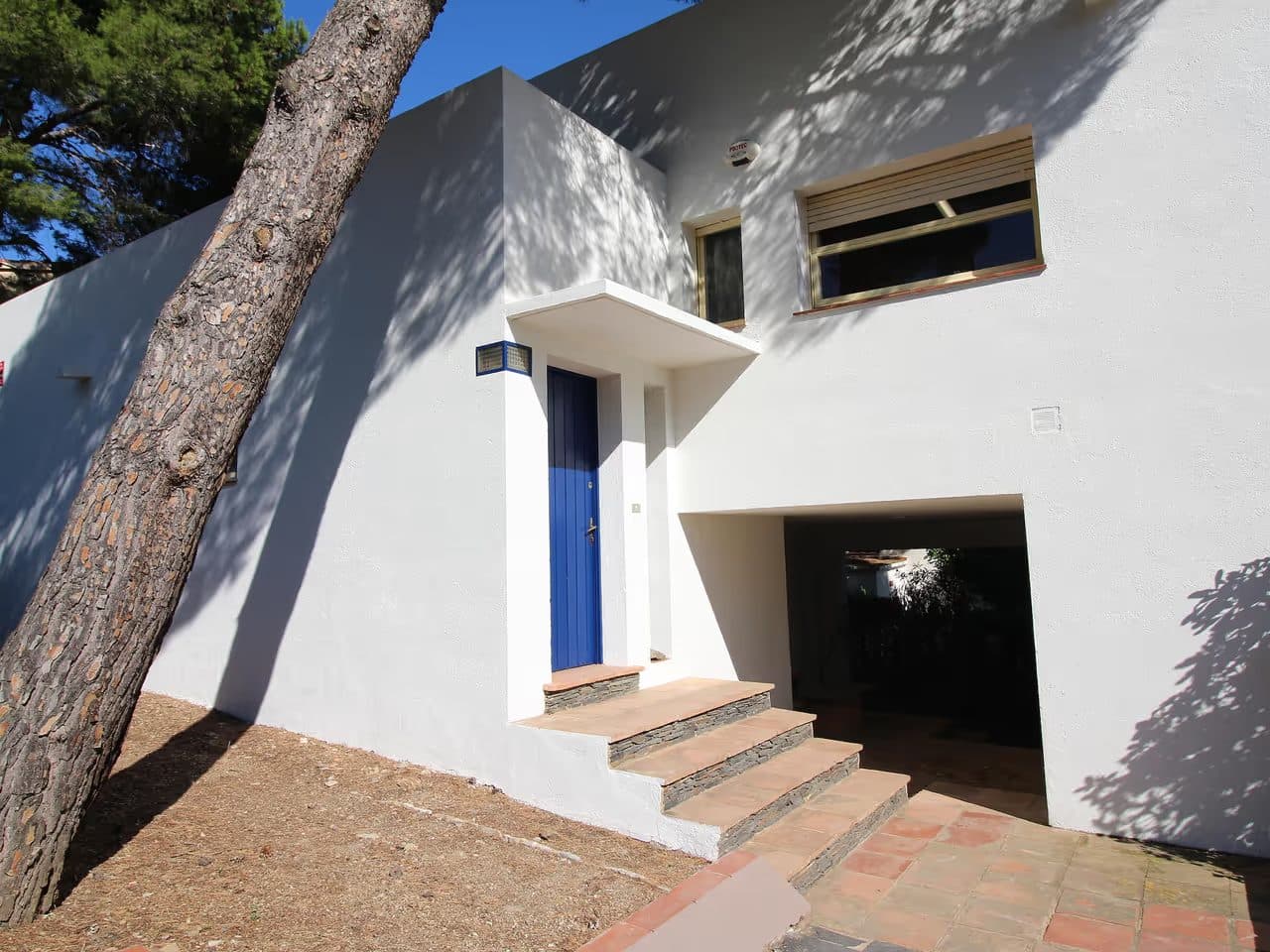 Maison individuelle spacieuse à 100m de la plage avec jardin privé et terrasses, proche du port 3