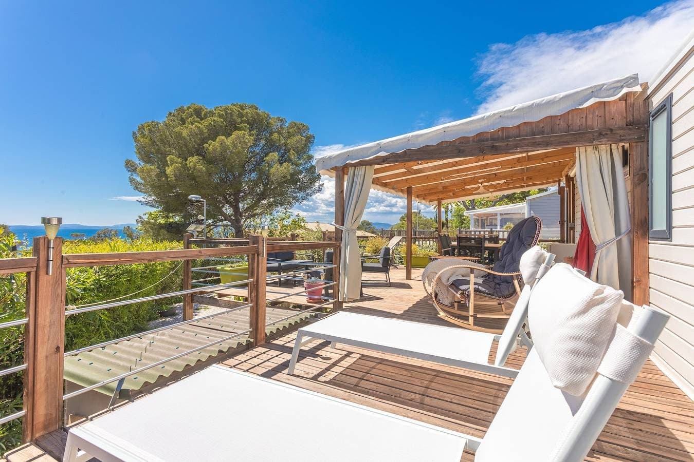 Bungalow 'Ile D'or Parcelle Victor Hugo 1' avec vue sur la mer, piscine partagée et terrasse privée 3