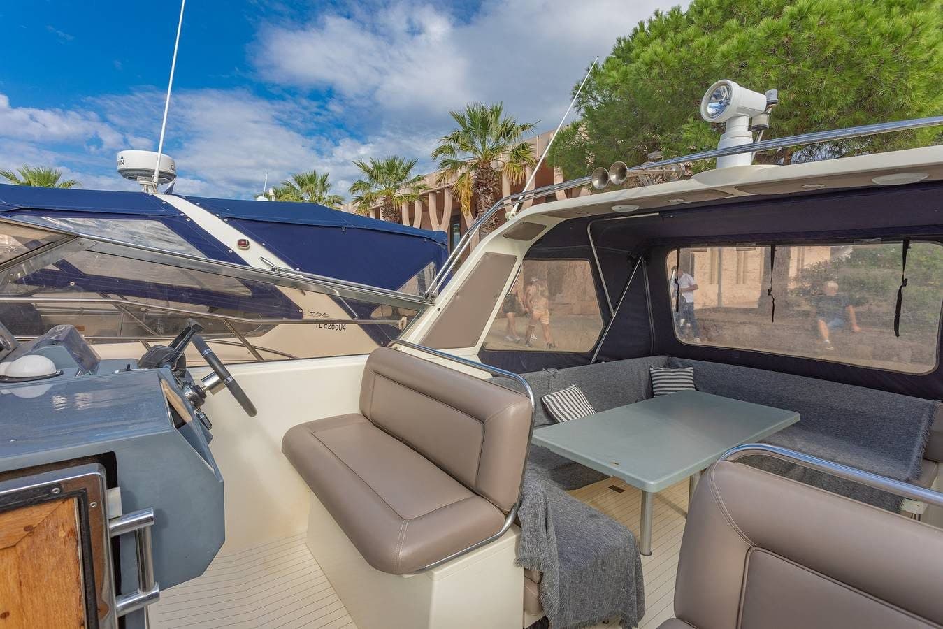 Bateau 'Port De Saint-Raphaël' avec vue sur la mer et terrasse privée
