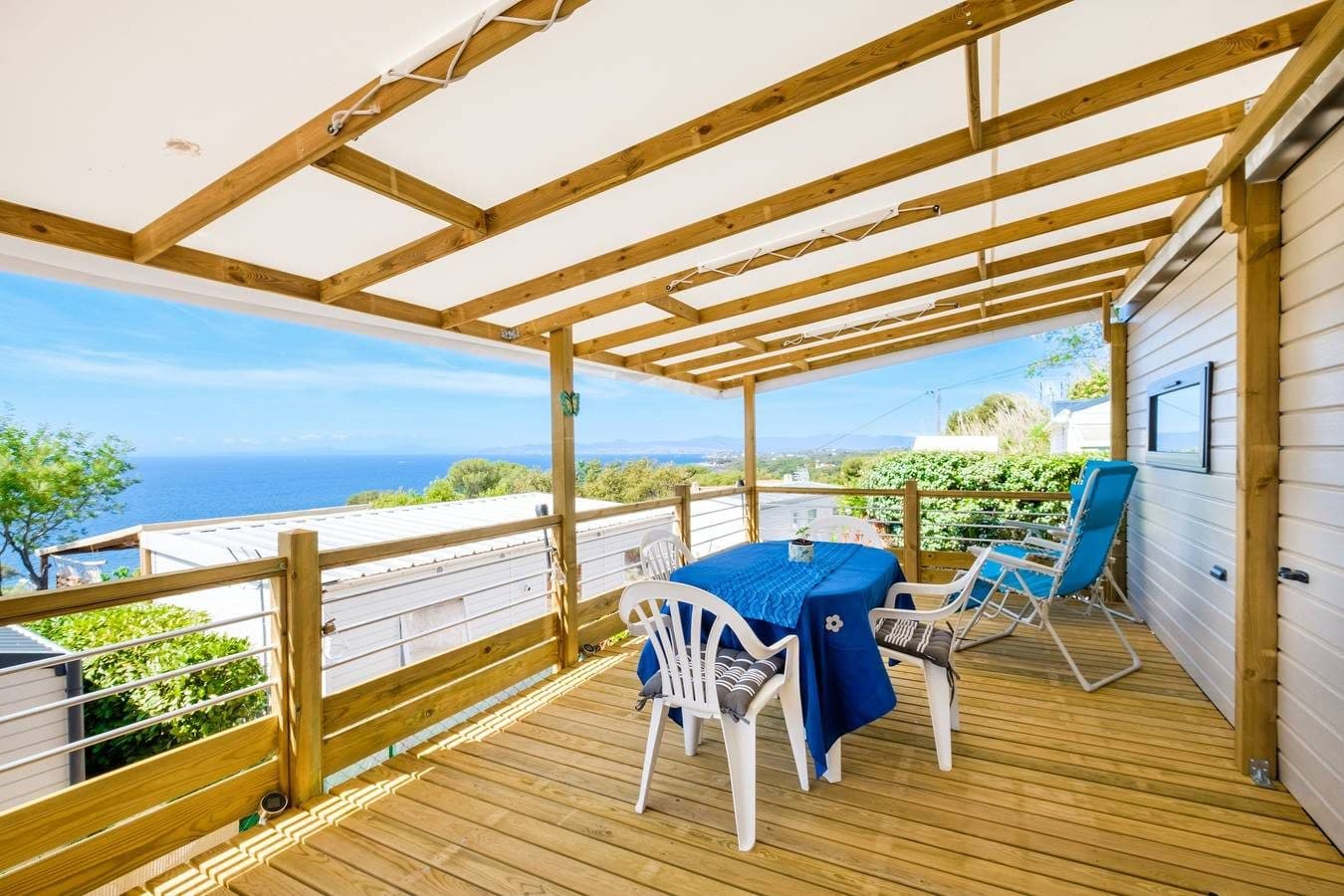 Mobilhome Baia avec vue sur la mer, terrasse privée et Wi-Fi 2
