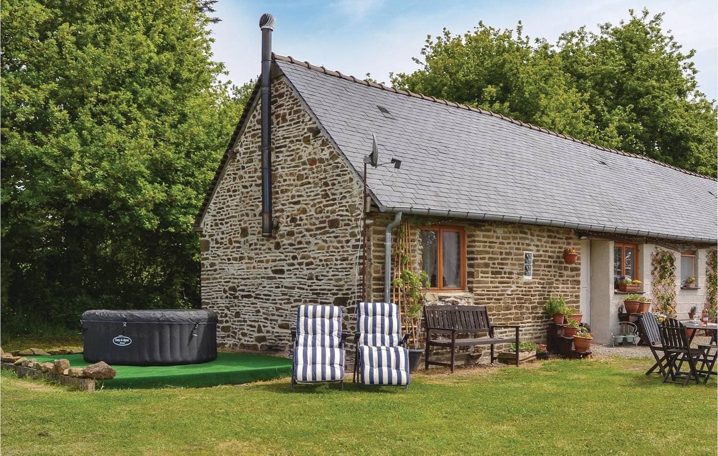 Retraite avec bain à remous, kitchenette et plus encore ! 2